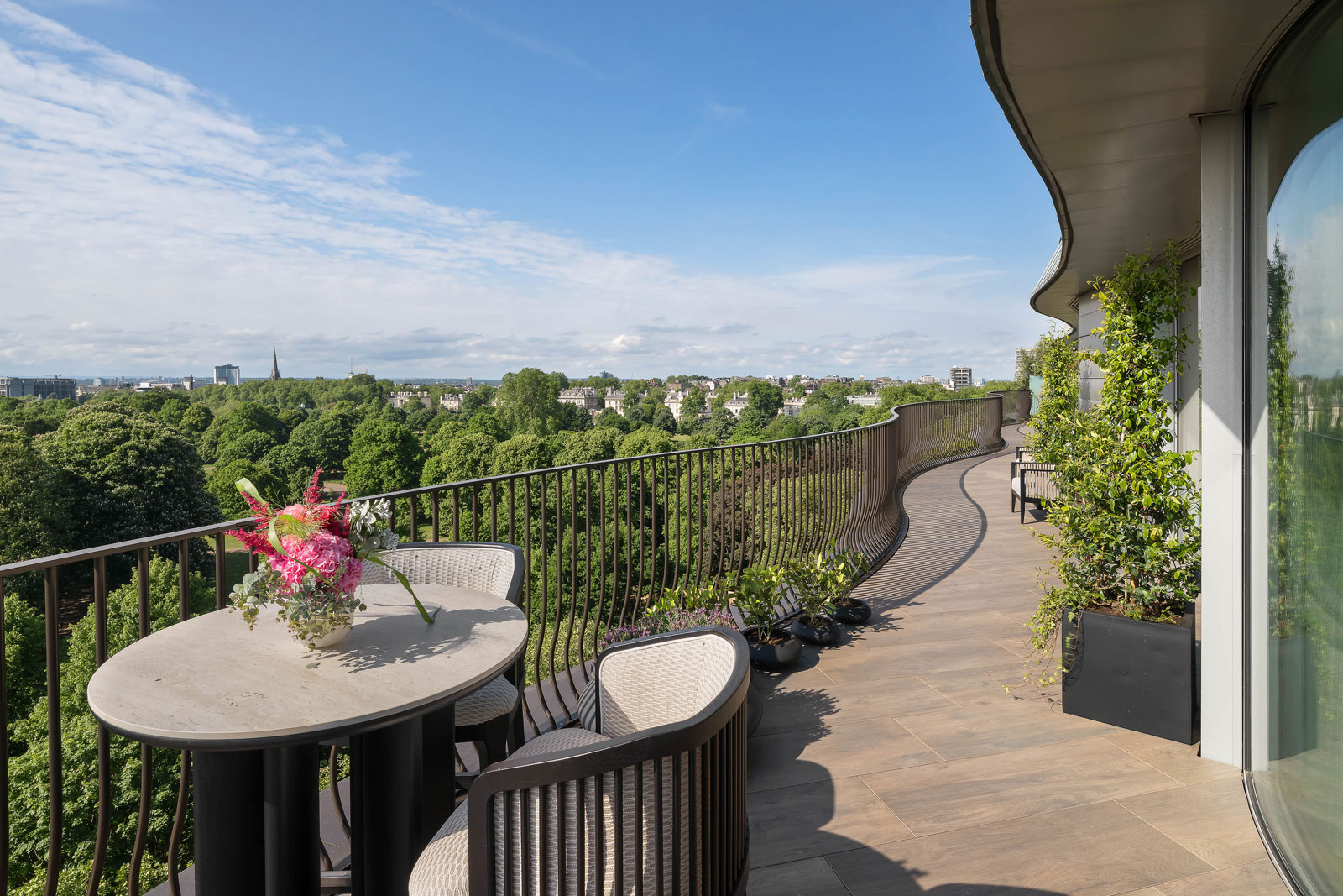 Apartment 81 Image 26